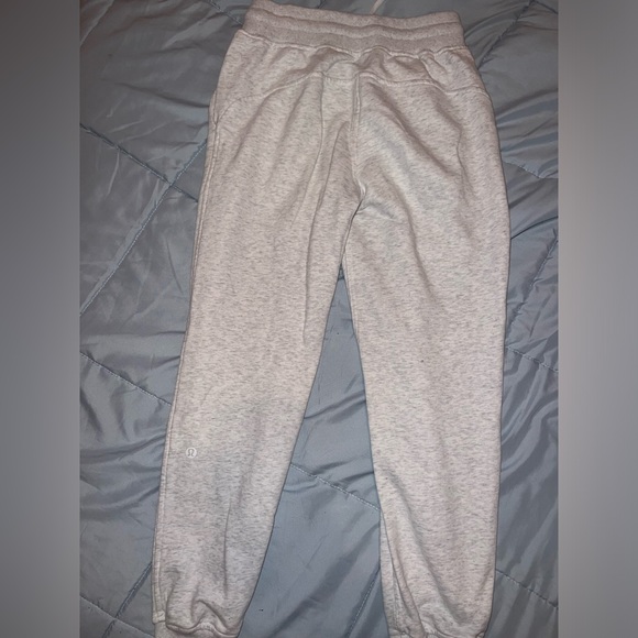 Size 6 lulu joggers - Picture 2 of 2